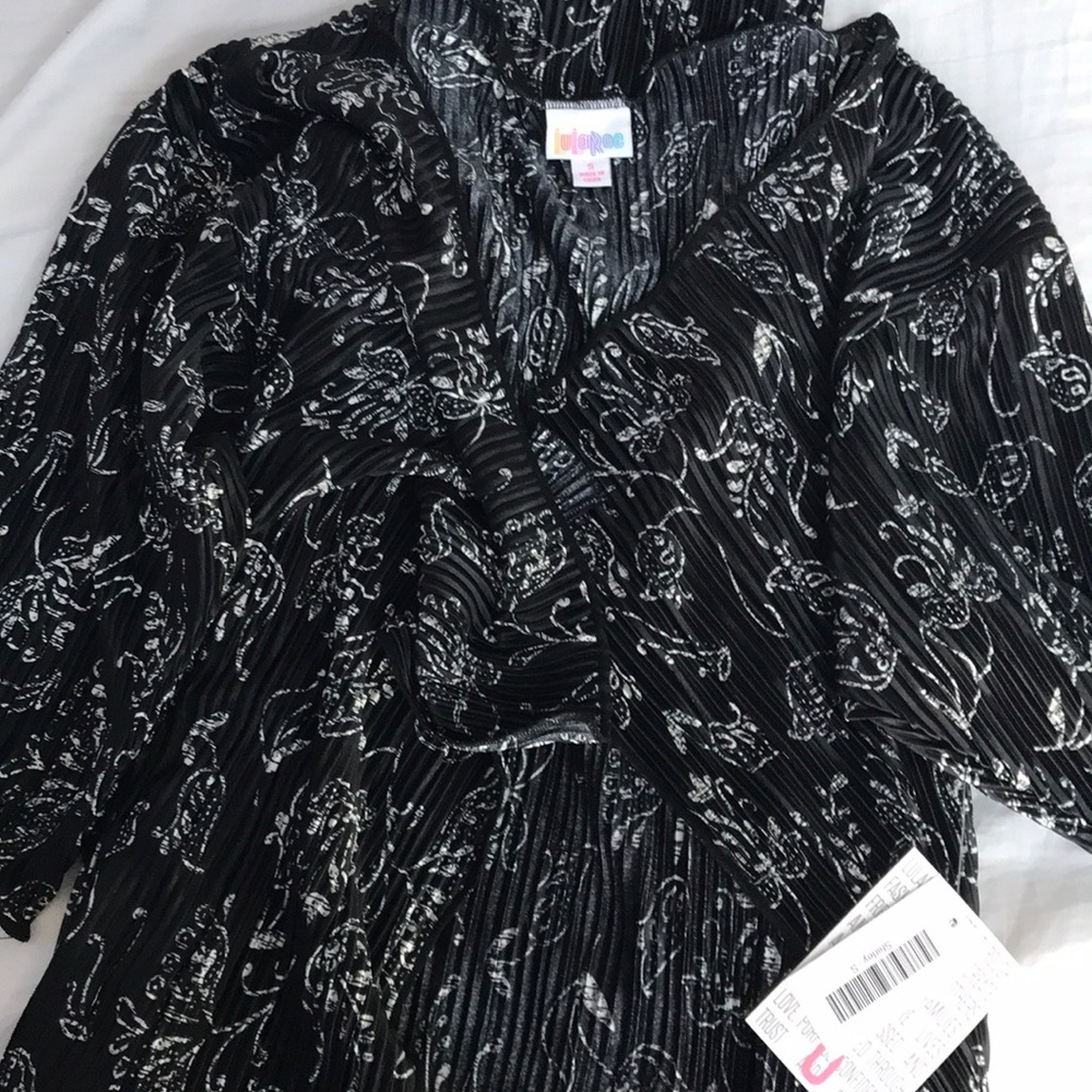 NWT- black & pearl white pleated Shirley